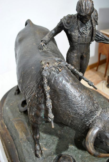 Escultura toro de bronce - Imagen 10