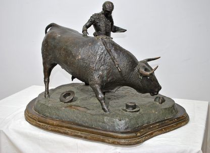 Escultura toro de bronce - Imagen 14