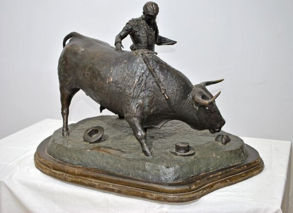 Escultura toro de bronce - Imagen 14