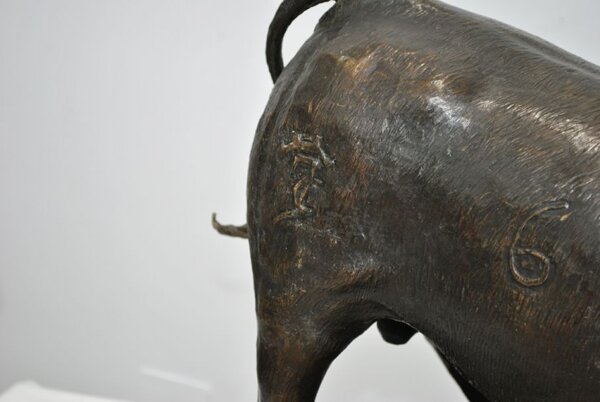 Escultura toro de bronce - Imagen 19
