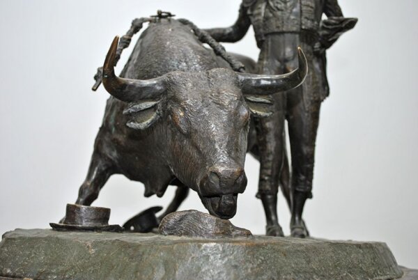 Escultura toro de bronce - Imagen 7