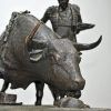 Escultura toro de bronce - Imagen 8