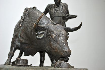Escultura toro de bronce - Imagen 8