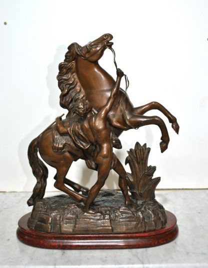 Figura domador caballo