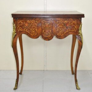 Mesa de juegos marqueteria