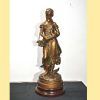 Figura calamina joven con niño