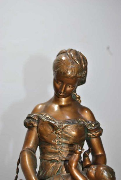 Figura calamina joven con niño - Imagen 2