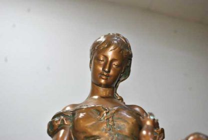 Figura calamina joven con niño - Imagen 3