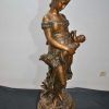 Figura calamina joven con niño - Imagen 5