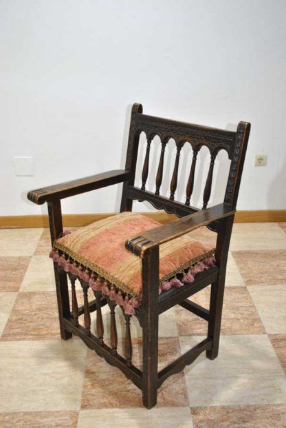 Sillón frailero tallado - Imagen 7
