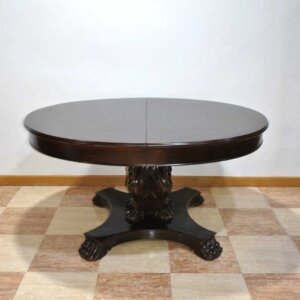Mesa tallada de caoba