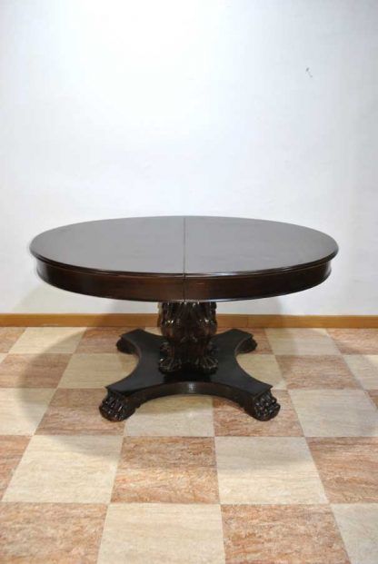 Mesa tallada de caoba
