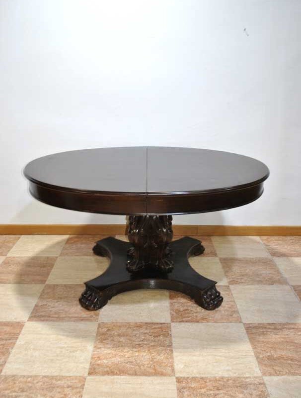 Mesa tallada de caoba