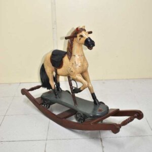 Caballo balancín de madera