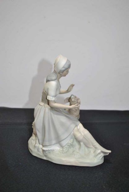 Figura dama con perro - Imagen 4