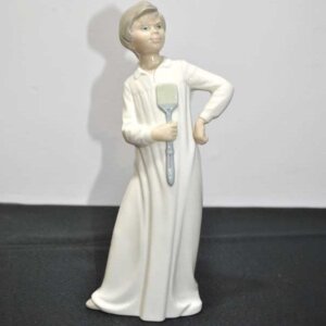 Figura niño camisón