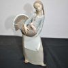 Figura dama y pavo real