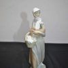 Figura dama con gallina - Imagen 2