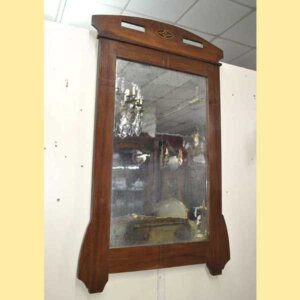 Espejo modernista antiguo