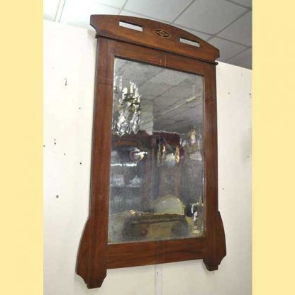 Espejo modernista antiguo