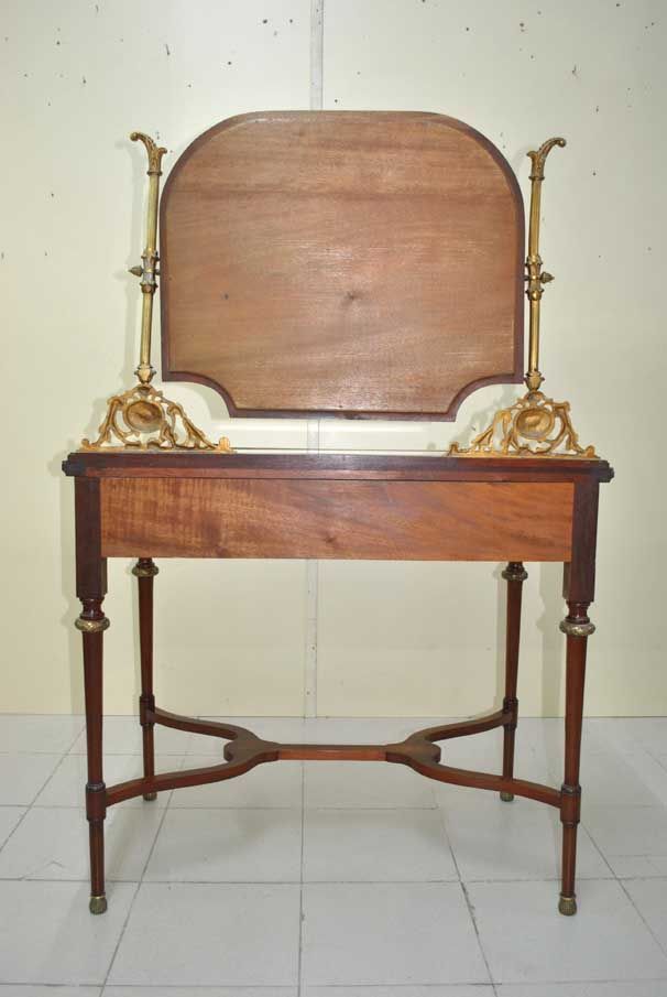 Mueble tocador antiguo.