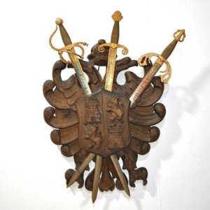 Escudo madera tallada