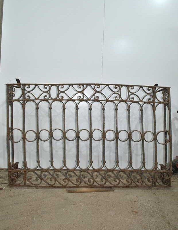 Balcón antiguo de hierro