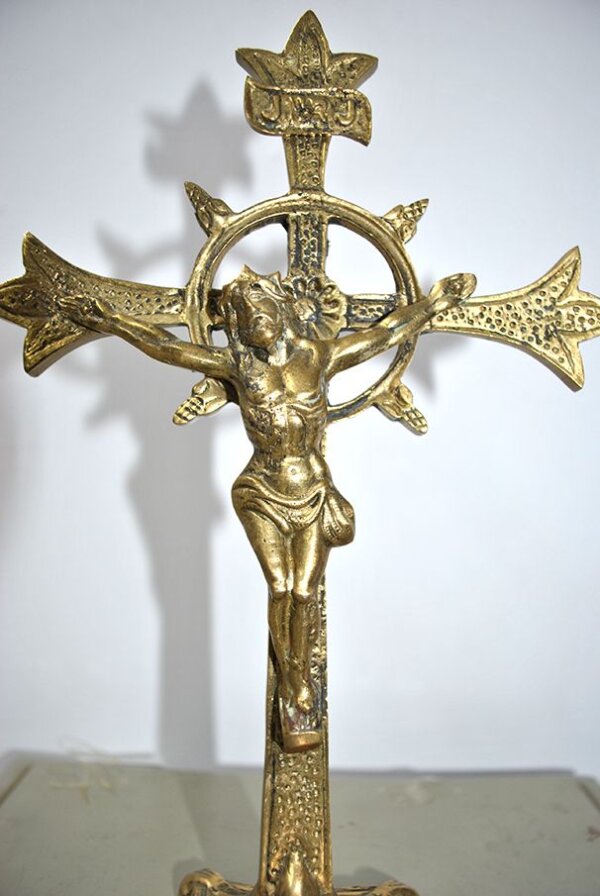 Crucifijo de bronce - Imagen 3