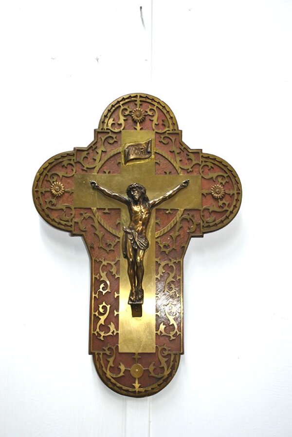 Crucifijo de latón dorado - Imagen 2