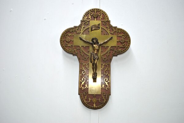 Crucifijo de latón dorado - Imagen 3