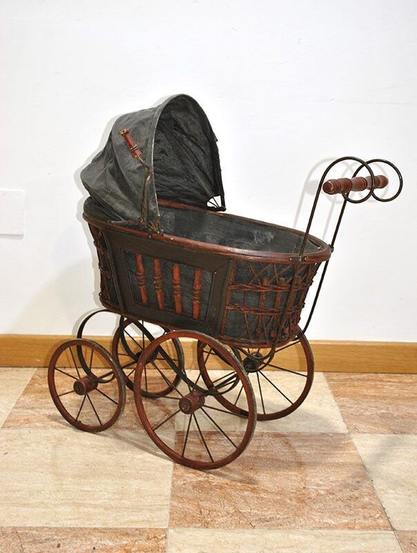 Carro o coche de muñecas