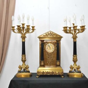 Reloj y candelabros bronce