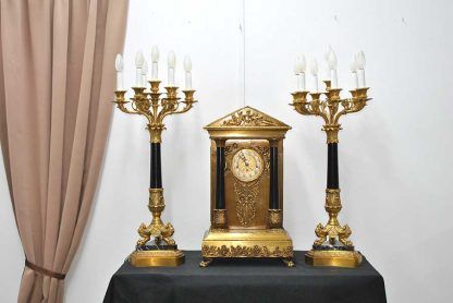 Reloj y candelabros bronce