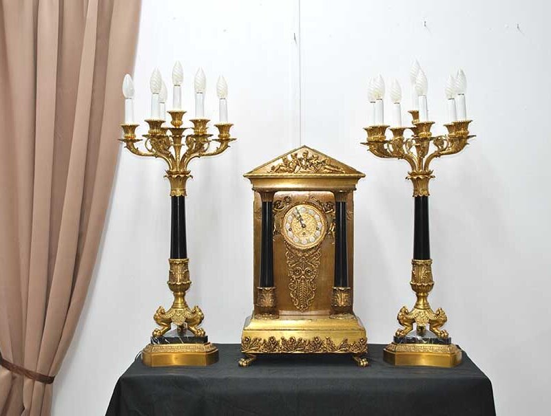Reloj y candelabros bronce