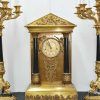 Reloj y candelabros bronce - Imagen 3