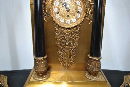 Reloj y candelabros bronce - Imagen 9