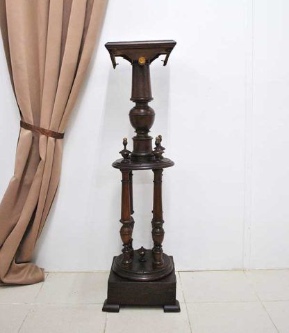Pedestal de madera