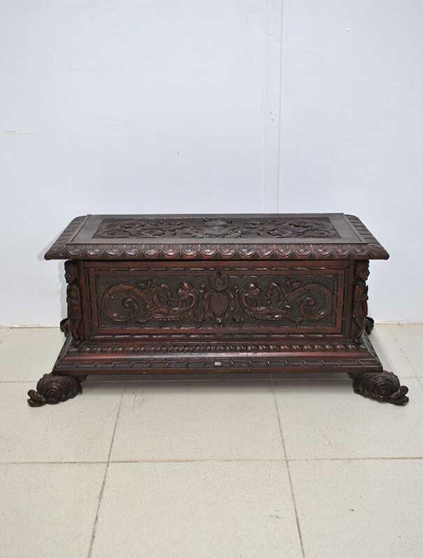 Arqueta tallada Renacimiento