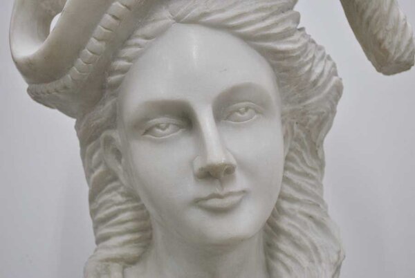 Busto escultura de mujer - Imagen 4