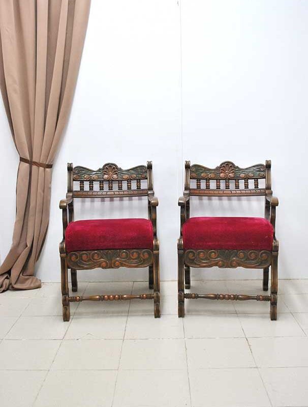 Pareja de sillones tallados