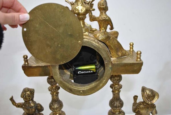 Reloj y candelabros bronce - Imagen 11