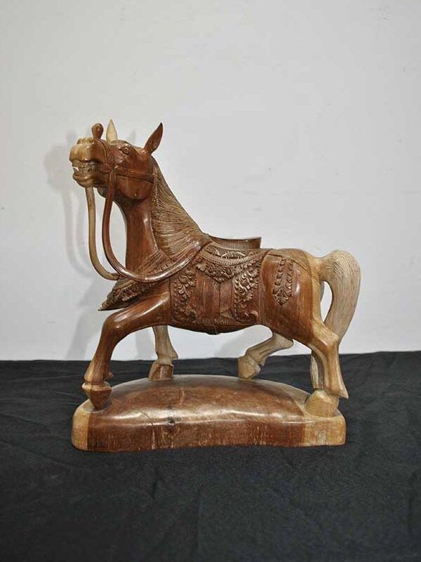 Figura caballo de madera