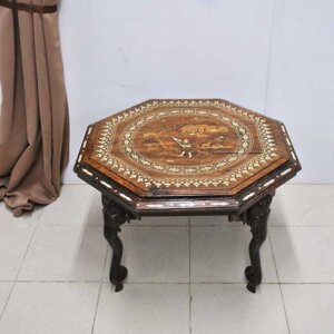 Mesa tallada madera y hueso