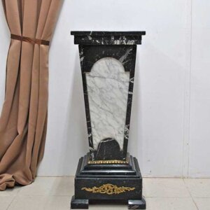 Columna mármol blanco y negro