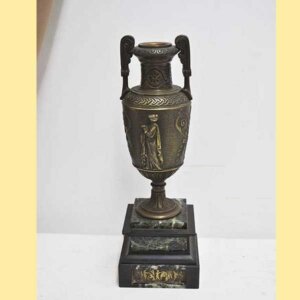 Copa de bronce y mármol