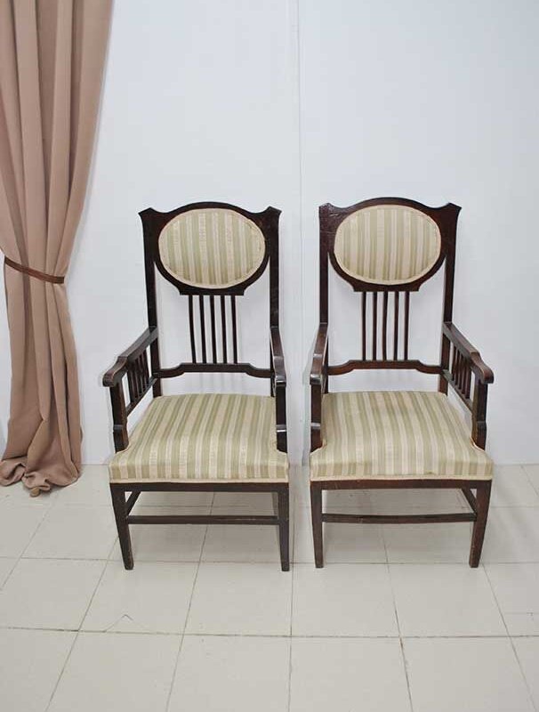 Pareja sillones modernistas