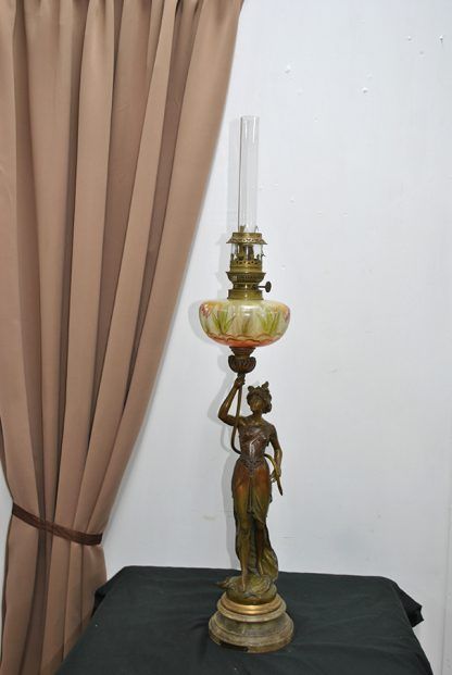Quinqué antiguo escultura dama - Imagen 2