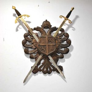 Escudo tallado águilas