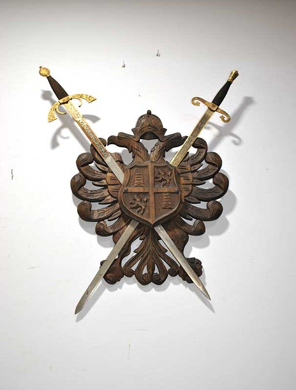 Escudo tallado águilas