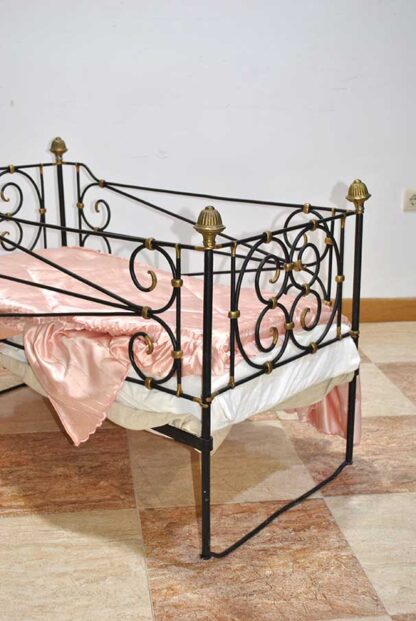 Cuna antigua hierro y bronce - Imagen 3